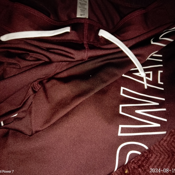 Woman jogging pants... MOVE FORWARD written on leg. - Picture 3 of 4